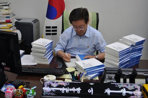 대통령 당선인은 누구인가…흙수저 '소년공', 대선 삼수 끝에 권력 정점
