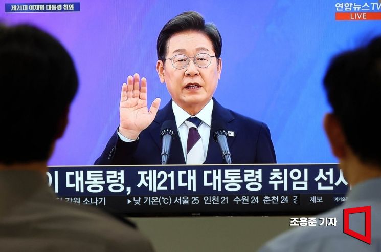 [포토] 생중계 되는 이재명 대통령 취임선서식