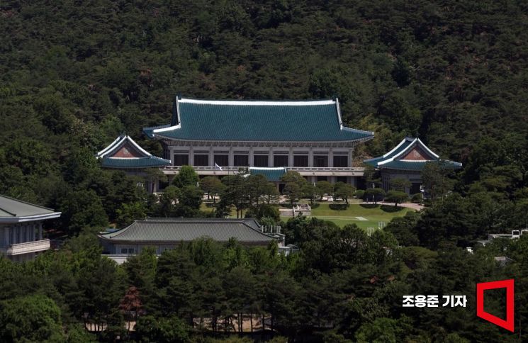 지난 4일 이재명 대통령 취임날 서울 종로구에서 바라본 청와대 모습. 2025.6.4 조용준 기자