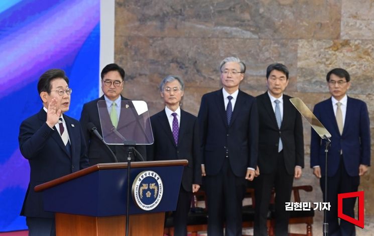 [포토] 5부 요인 앞에서 취임 선서하는 이재명 대통령