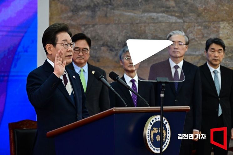 李 "기재부, 왕처럼 군림"…예산권 분리, 대통령·국무총리실 이관 예고