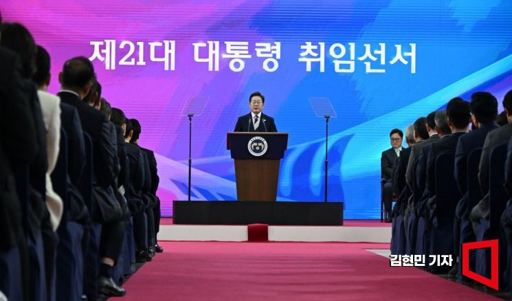 [포토] 이재명, "모두의 대통령 되겠다"...국민 대통합 천명