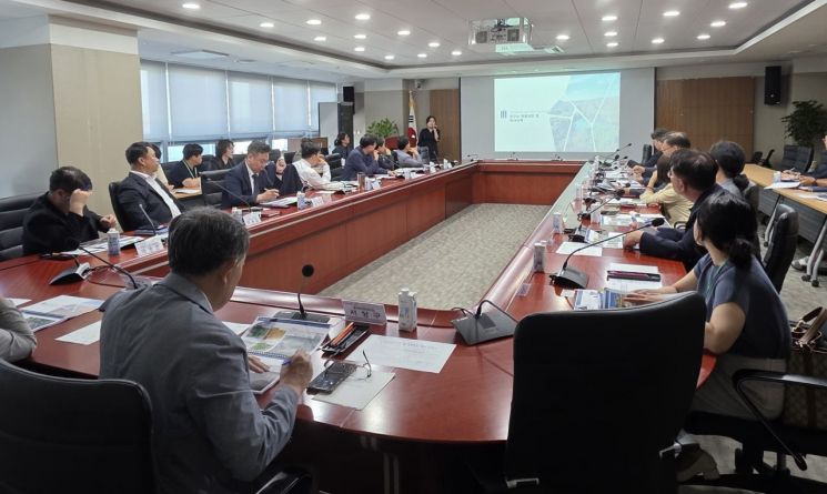 4일 충남도청 중회의실에서 진행된 산림자원연구소 이전 기본구상(계획) 및 타당성 조사 용역 중간보고회. /충남도 제공