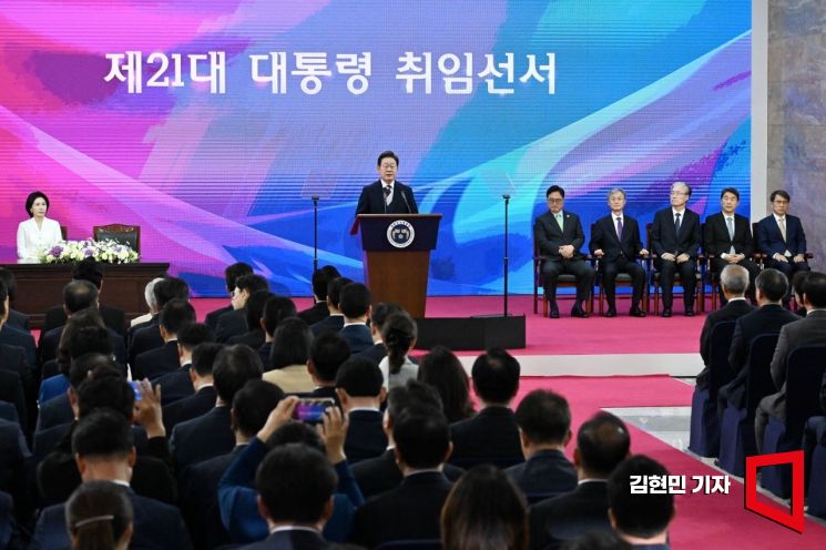 [포토] 이재명 "모두의 대통령 되겠다…민생·경제 살리기부터 시작"