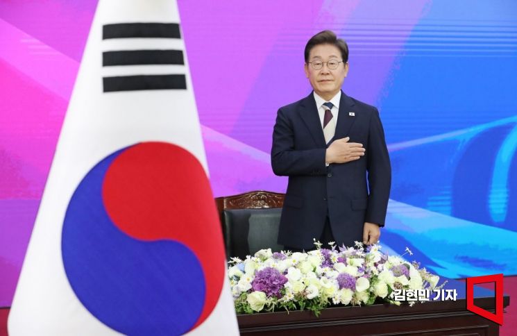 [시시비비] 1700만명의 선택을 받은 첫 대통령