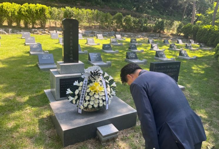 이름 없는 영웅들 묘역 “국가가 품다”… 부산지방보훈청, 강서구 국가관리묘역 참배·점검