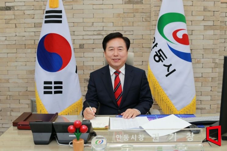 안동시장 권기창, 아시아경제 창간 37주년 축하 메시지 전달