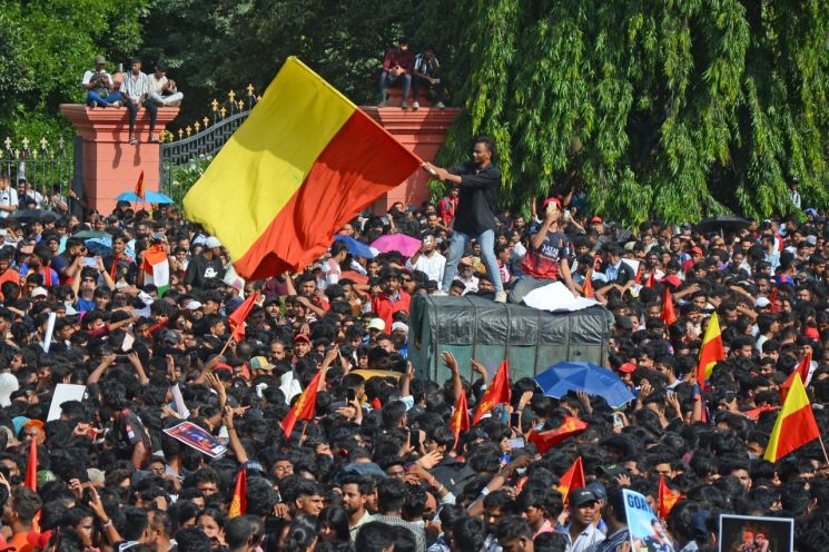 인도 크리켓 우승 축하장서 압사 사고…11명 사망·30명 부상