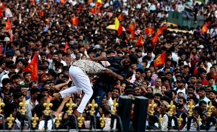 인도 크리켓 우승 축하장서 압사 사고…11명 사망·30명 부상