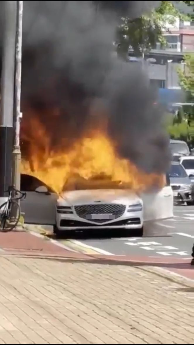 [포토] "활활 타는 차량 화재" … 인명피해는 없어