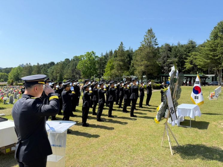경기소방, 현충일 맞아 5~6일 순직 소방관 묘역 참배