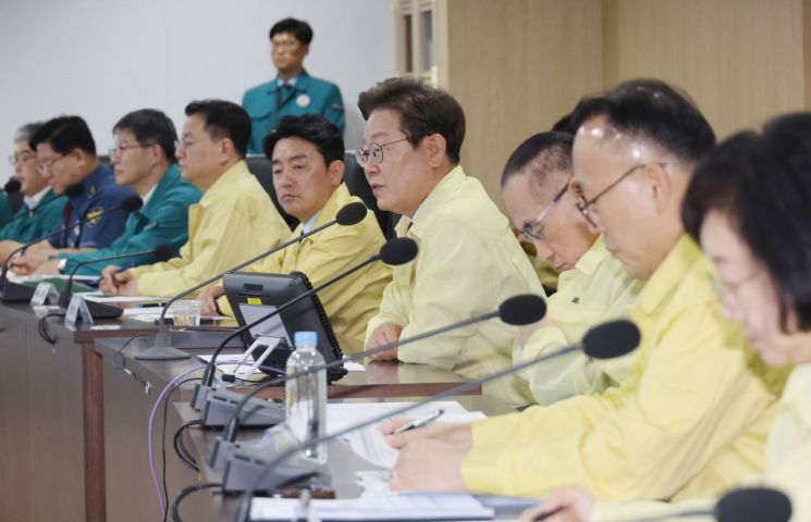 이재명 대통령이 5일 서울 용산 대통령실 청사 국가안전보장회의(NSC) 회의실에서 열린 안전치안점검회의에서 발언하고 있다.