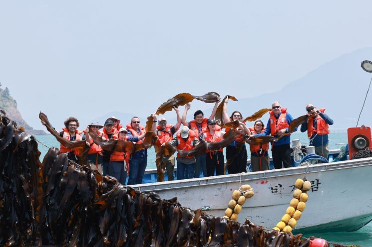 완도 해조류 산업, WWF 관계자 등 '현장 견학'