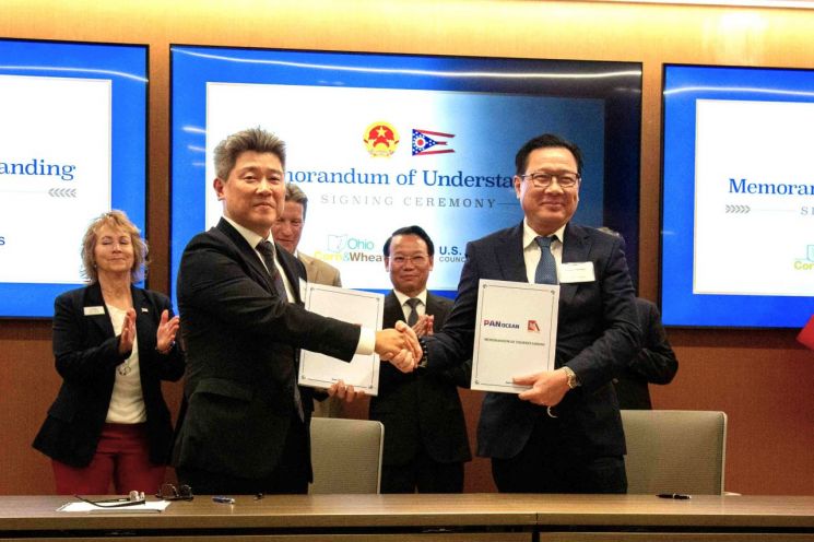 팬오션, 베트남 카이안과 미국산 사료용 곡물 공급 업무협약