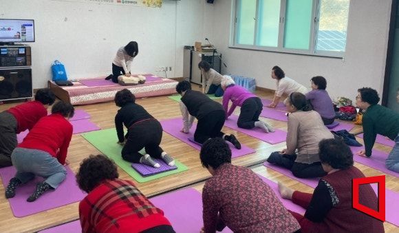 경북 문경시 보건소가 찾아가는 심폐소생술 교육을 진행 하고 있다.