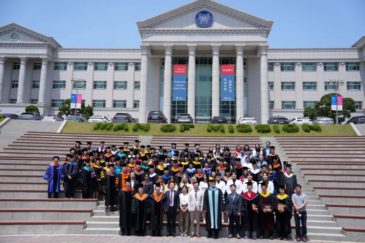 경복대학교가 5일 남양주캠퍼스 문화관 1층 우당아트홀에서 ‘개교 33주년 기념식 및 우당대상 수여식’을 개최했다. 경복대학교 제공