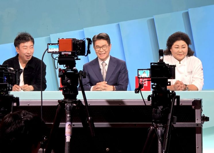 '사당귀' 스튜디오 촬영 현장(왼쪽부터 방송인 박명수, 성동구청장 정원오, 셰프 이순실). 성동구 제공.