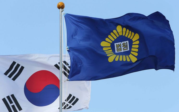 "신내림 안 받으면 남편 병들고 딸 무당 된다" 거짓말로 7900만원 챙긴 무속인