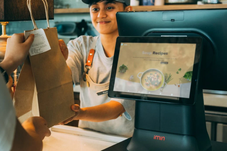 6800원인데 680만원 찍고 '아차차'…"팁 잘못 누르고 1년 째 고통 받아"