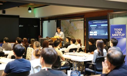 이승건 토스 대표가 '토스 USA 밋업'에서 사업비전과 업무 환경을 설명하고 있다. 토스