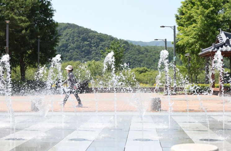 [내일 날씨]한낮 최고기온 32도…초여름 무더위