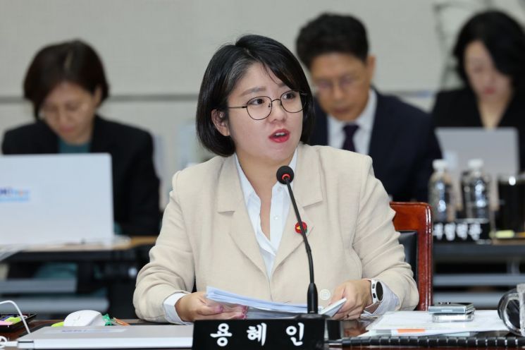 용혜인, '민주 비례 승계' 최혁진과 대화 공개… "복당하라" 연일 촉구