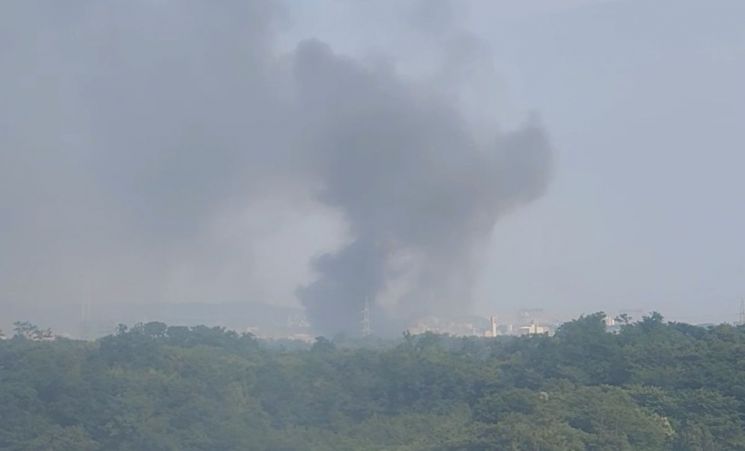 8일 오후 3시53분께 울산시 남구 여천동의 에너지 공급업체에 난 불. 연합뉴스