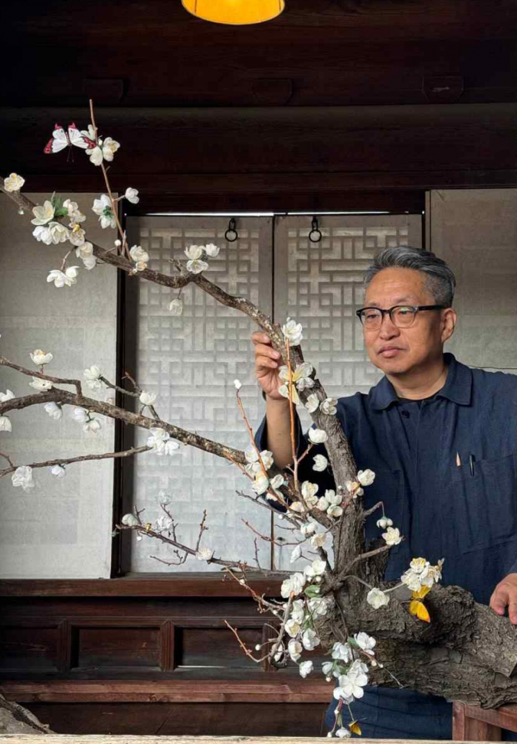 국가무형유산 '궁중채화' 보유자 최성우 씨