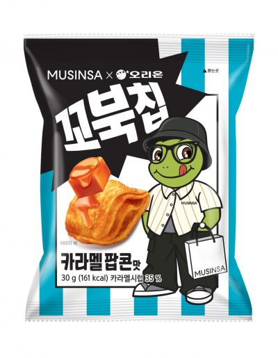 오리온 꼬북칩 카라멜팝콘맛X무신사 컬래버레이션 제품 이미지. 오리온