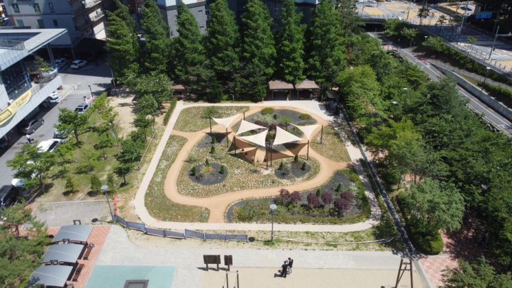 용인시, 신봉체육공원에 '정원형 맨발길' 조성