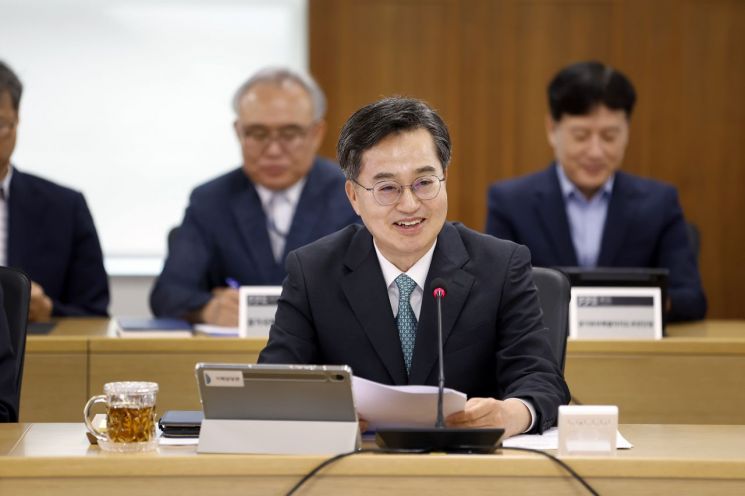 '도정열린회의' 주재 김동연 "제 임기는 매일매일 새로 시작" 