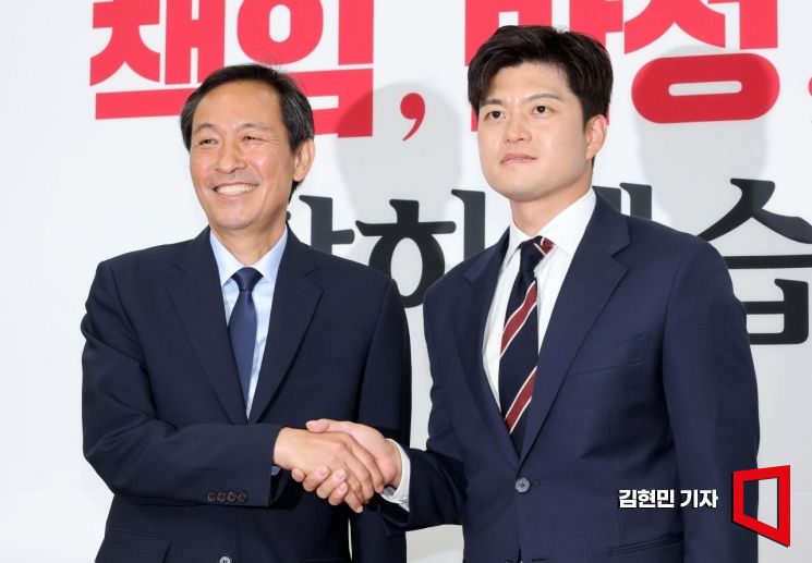 [포토] 김용태, 우상호 정무수석 접견…"열린 자세로 대화할 것"