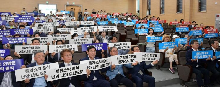 담양군은 지난 9일 제30회 환경의 날을 맞아 (사)생태도시담양21협의회, 전라남도 지속가능발전협의회와 공동으로 기념행사를 개최했다. 담양군 제공