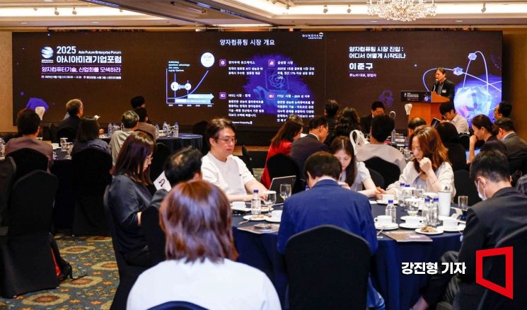 [포토] 기조연설하는 이준구 큐노바 대표