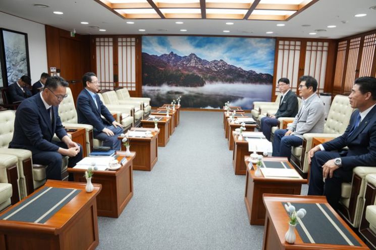 전남 함평군이 전남도와 지역 소멸 위기 극복과 서남권 도약을 위한 '함평 미래 지역발전 비전사업' 집행과 추가 정책사업 유치 등을 합의했다. 전남 함평군 제공
