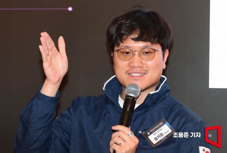 [포토] 양자컴 기술에 대해 전문가 대담하는 윤지원 대표