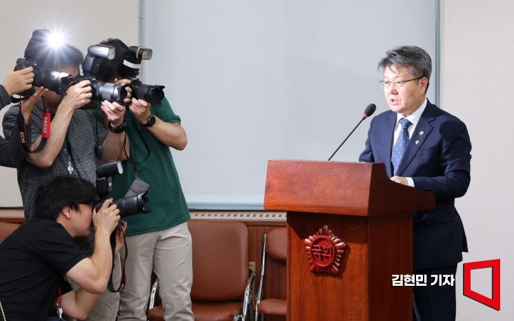 [포토] '리박스쿨' 관련 현안 보고하는 오석환 차관 