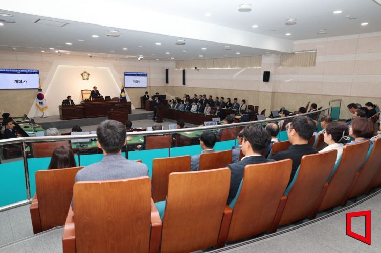 경북 의성군의회 제282히 제1차 정례회 개회로 17일간 조례안·결산안 등 2024년 주요 현안 심사 책임 있는 의정활동 예고 했다.