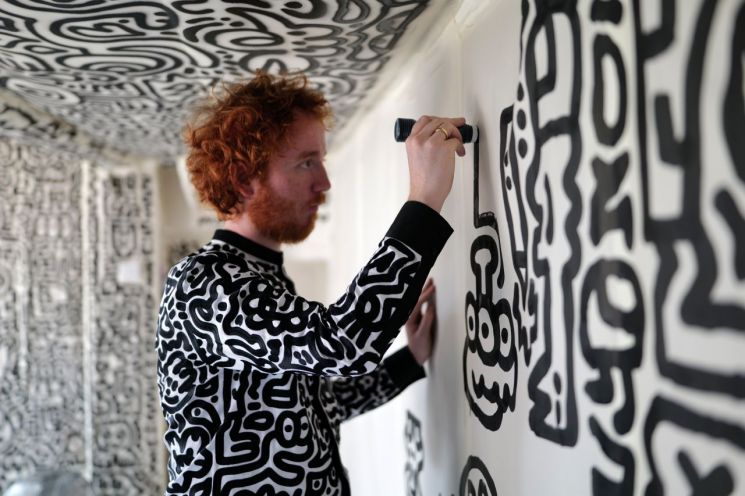 "세계적 예술가 미스터 두들과 함께 한글작품 만드세요"