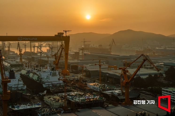 경남 거제 한화오션 옥포조선소 야드 도크. 사진은 기사 내용과 무관. 강진형 기자