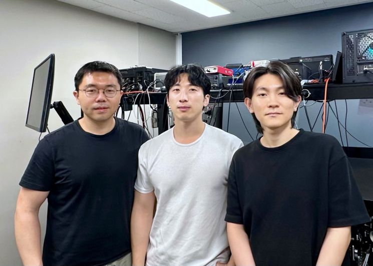 "실험실 수준의 기술이 스마트폰에" KAIST, 초소형·고해상도 분광기 개발