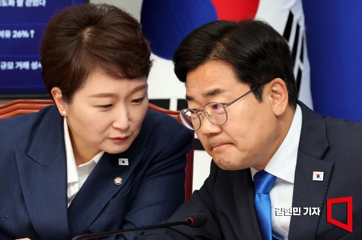 [포토] 대화하는 박찬대-이언주