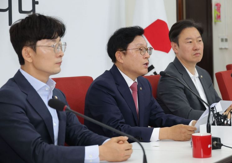국민의힘 박형수 원내수석부대표가 13일 국회에서 현안 관련 기자간담회를 하고 있다. 연합뉴스