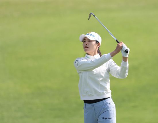 이가영은 예전 구질인 드로를 치기 위해 계속해서 스윙 교정을 하고 있다. 사진제공=KLPGA