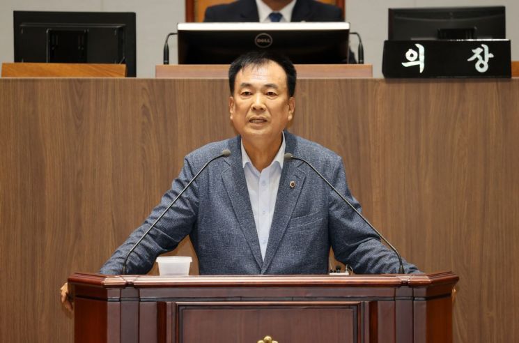 무기질비료 가격 급등에 따른 충남도의 지원대책 마련을 요구하고 나선 충남도의회 방한일 의원./충남도의회 제공