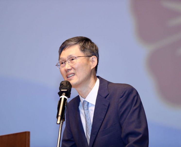 문형배 전 헌법재판소장 권한대행이 13일 전남 순천만생태문화교육원에서 강연하고 있다. 연합뉴스