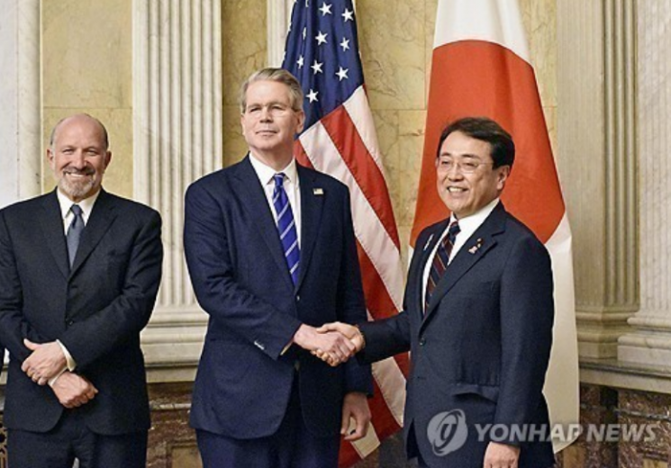 미국측 러트닉 상무장관, 베선트 재무장관과 일본측 아카자와 경제재생상. 연합뉴스