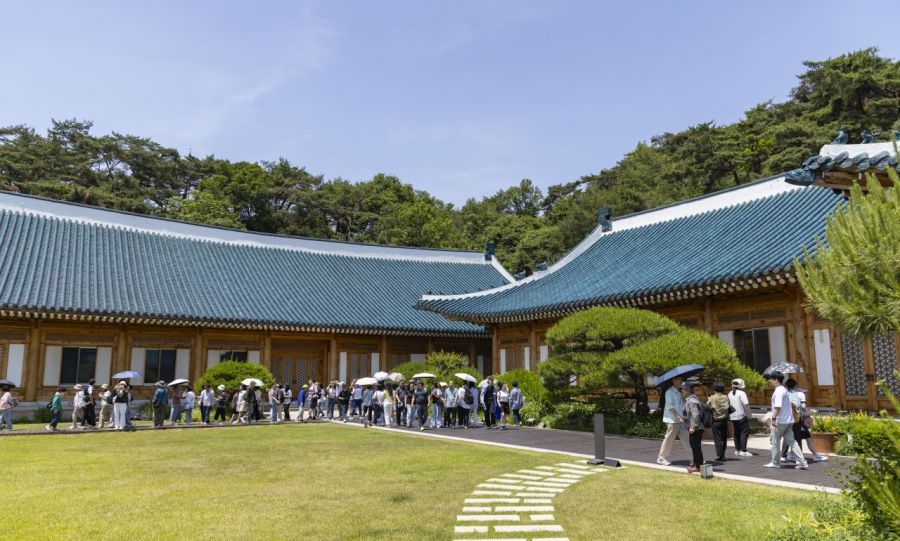 관람객들로 붐비는 청와대 대통령 관저. 연합뉴스