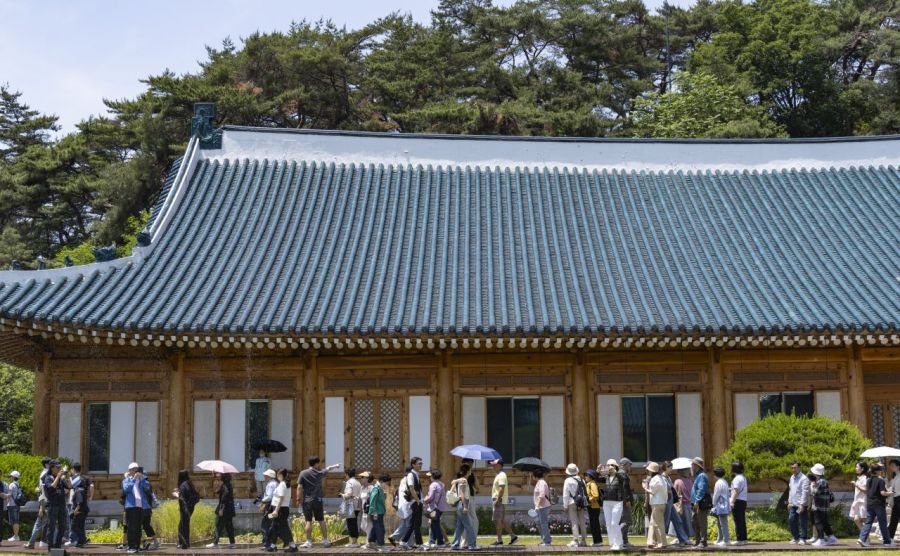관람객들로 붐비는 청와대 대통령 관저. 연합뉴스