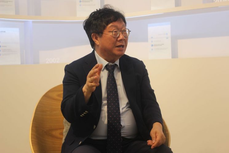 곽병주 지엔티파마 대표가 지난 12일 경기도 용인시 기흥구에 위치한 지엔티파마 본사에서 인터뷰하고 있다. 사진=정동훈 기자